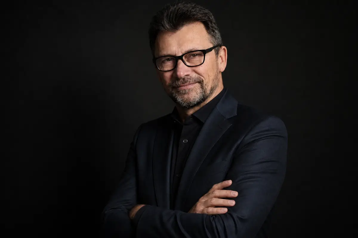 Daniel Faluvégi — Executive Image Creator
