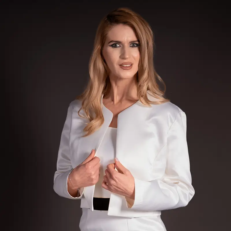 Cum pozezi pentru LinkedIn? Ghid complet pentru o fotografie profesională